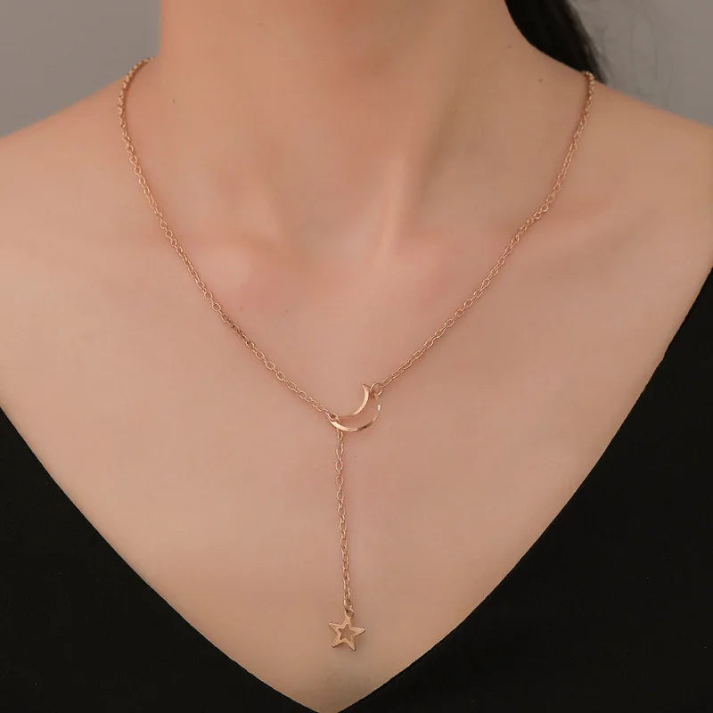Simple Moon & Star Pendant Choker Necklace – Gold Tone