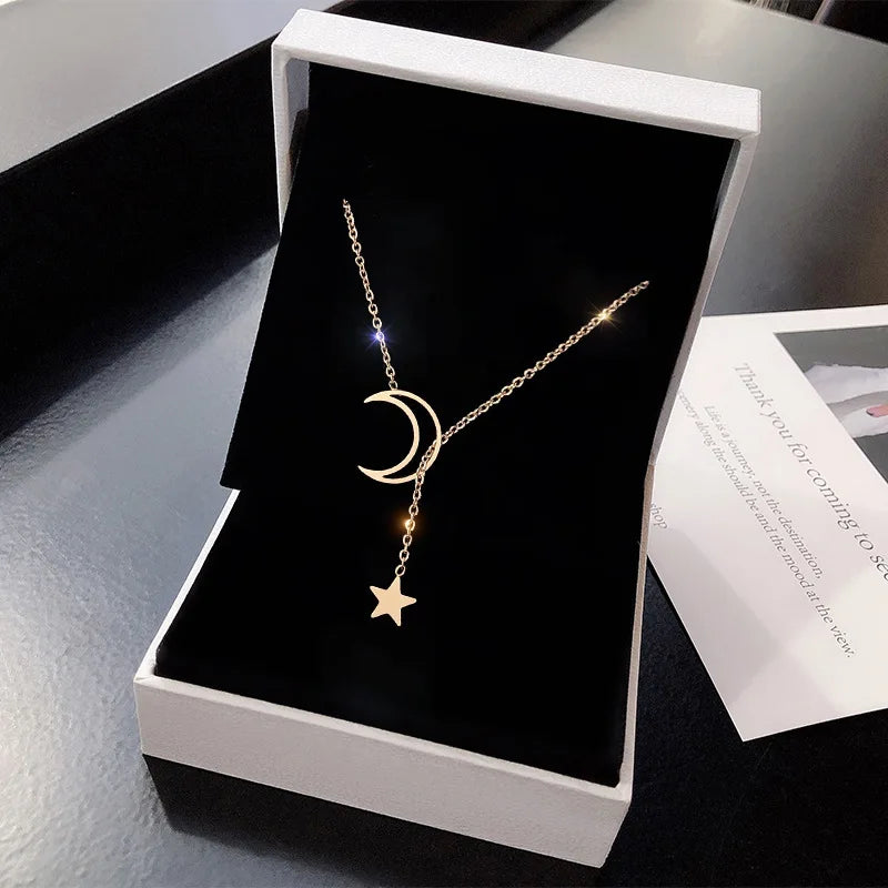 Simple Moon & Star Pendant Choker Necklace – Gold Tone