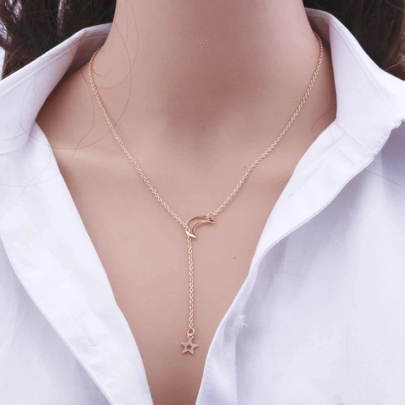 Simple Moon & Star Pendant Choker Necklace – Gold Tone