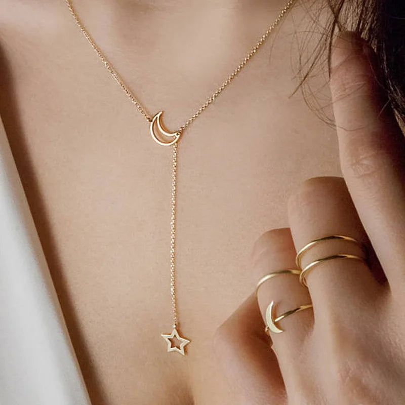 Simple Moon & Star Pendant Choker Necklace – Gold Tone